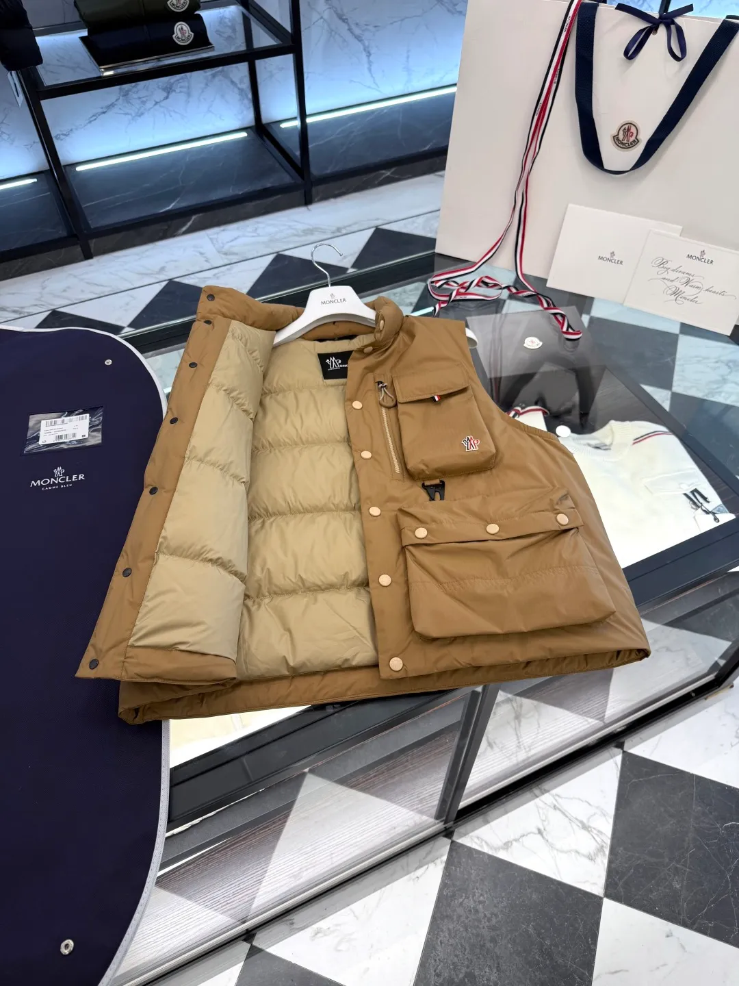 Moncler Grenoble Tongass Premium Series . . .